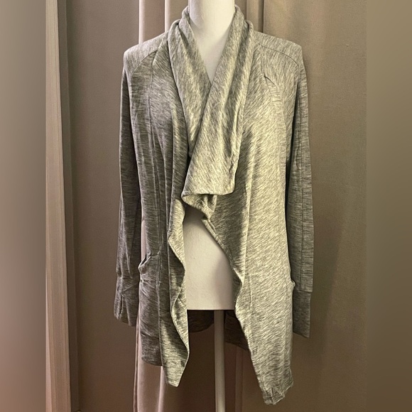 Athleta Women’s Gray Pranayama Restore Wrap Size Small - Picture 1 of 4